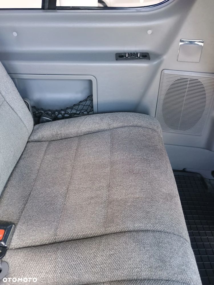 Ford Aerostar - 10