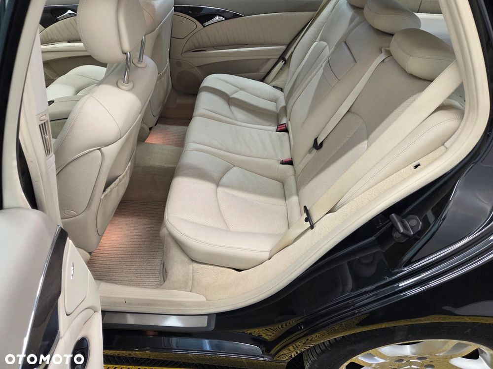 Mercedes-Benz Klasa E 320 CDI T Avantgarde - 18