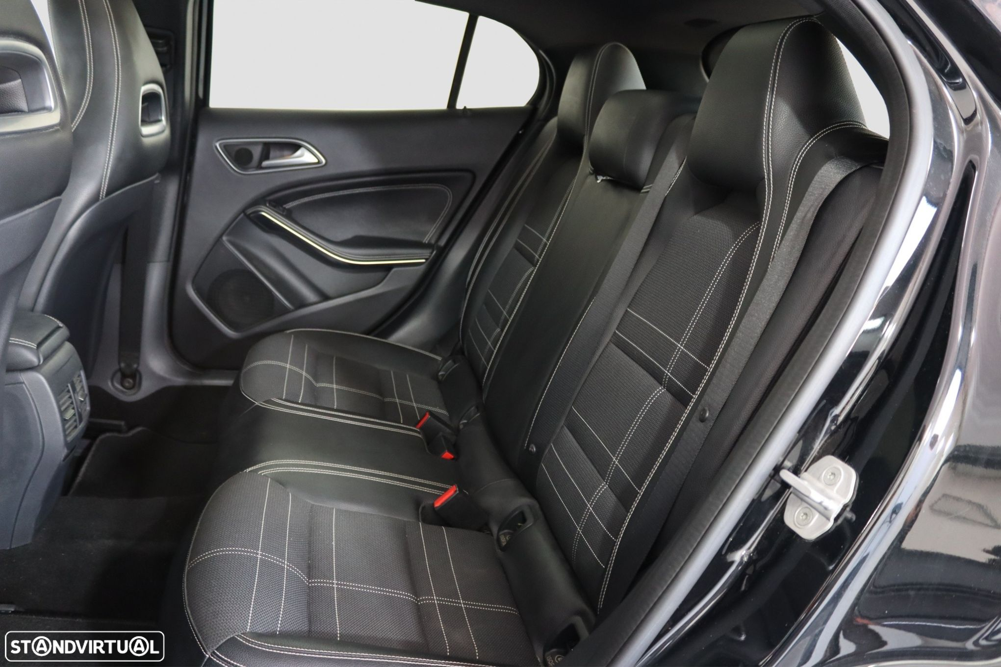 Mercedes-Benz GLA 180 d Urban - 15