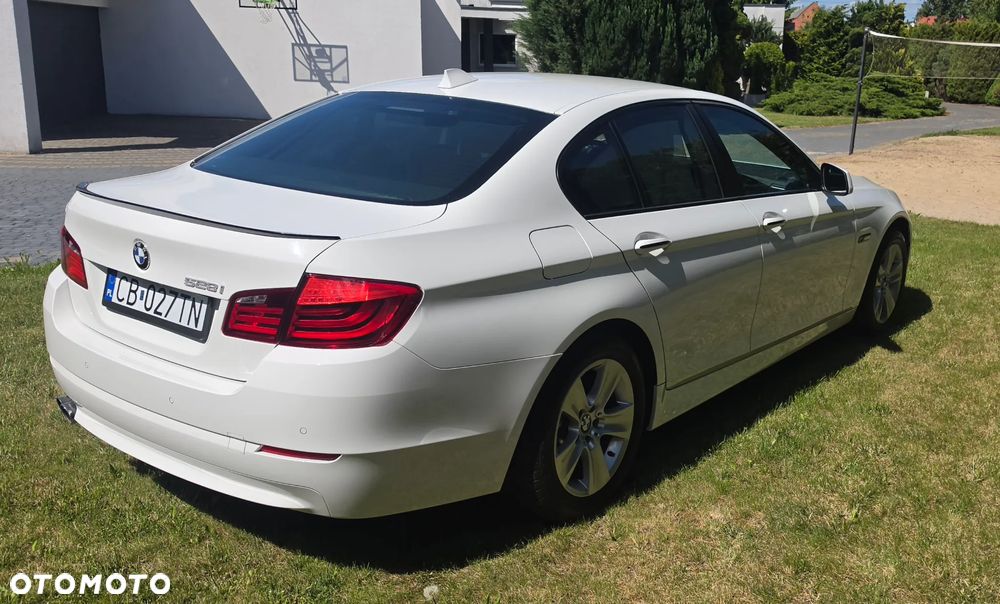 BMW Seria 5 528i - 4