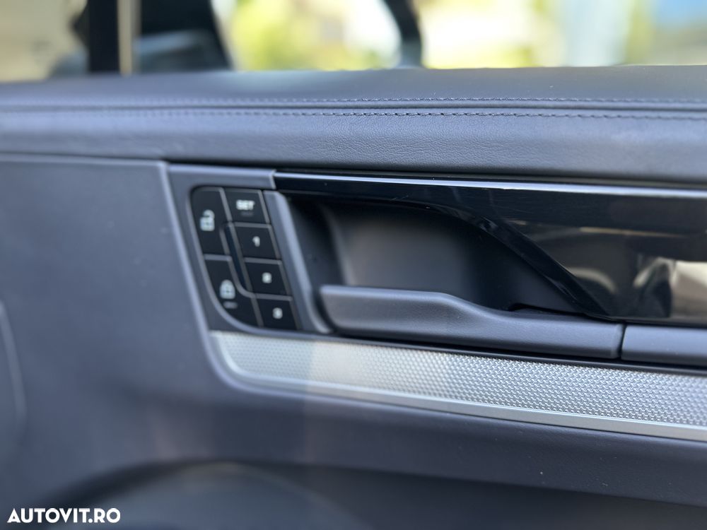 Porsche Cayenne Coupe E-Hybrid - 17