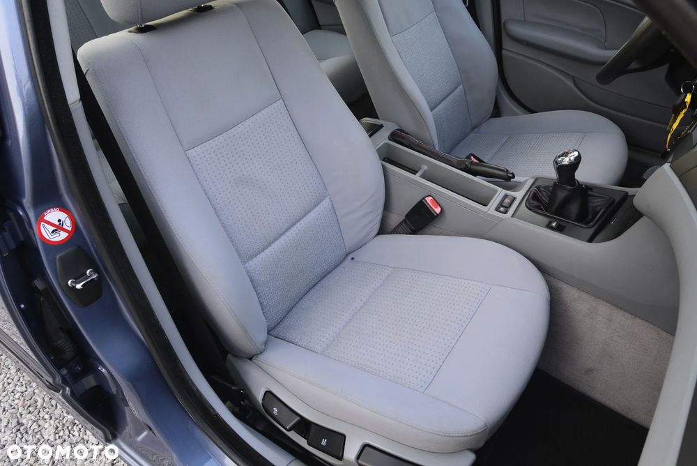 BMW Seria 3 318i - 34