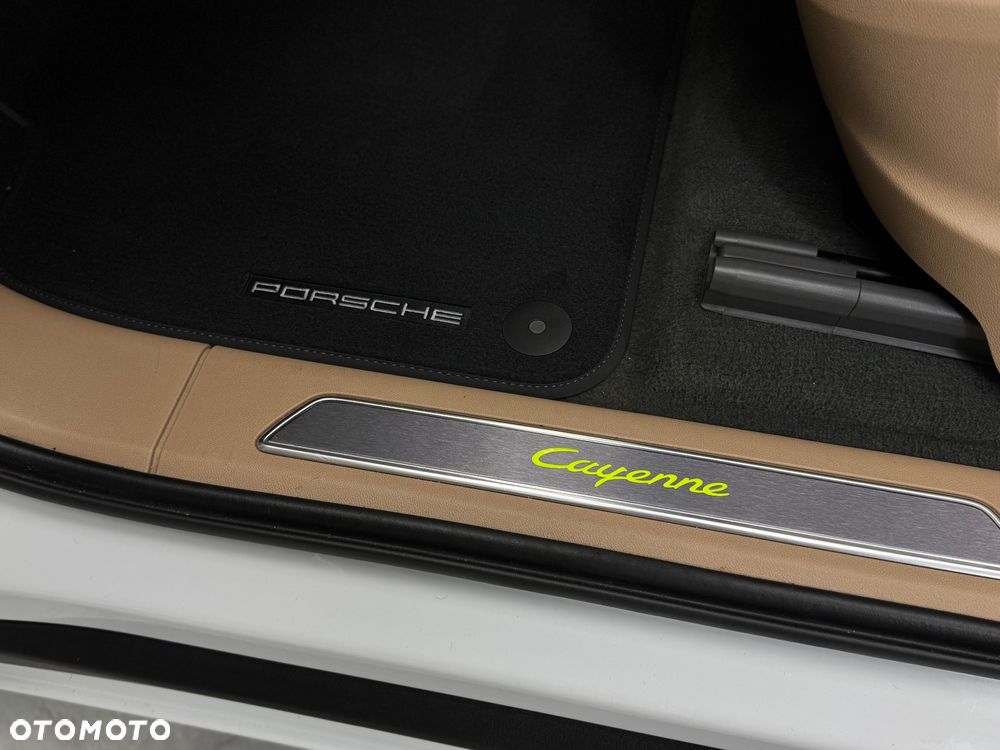 Porsche Cayenne - 24