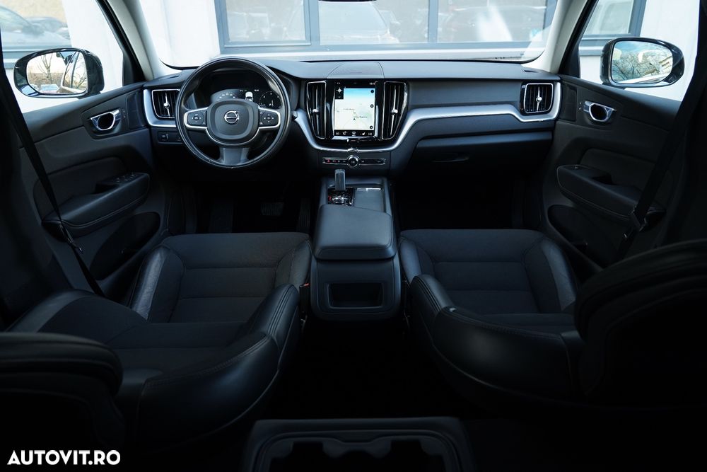 Volvo XC 60 B4 MHEV AT8 AWD Momentum Pro - 5