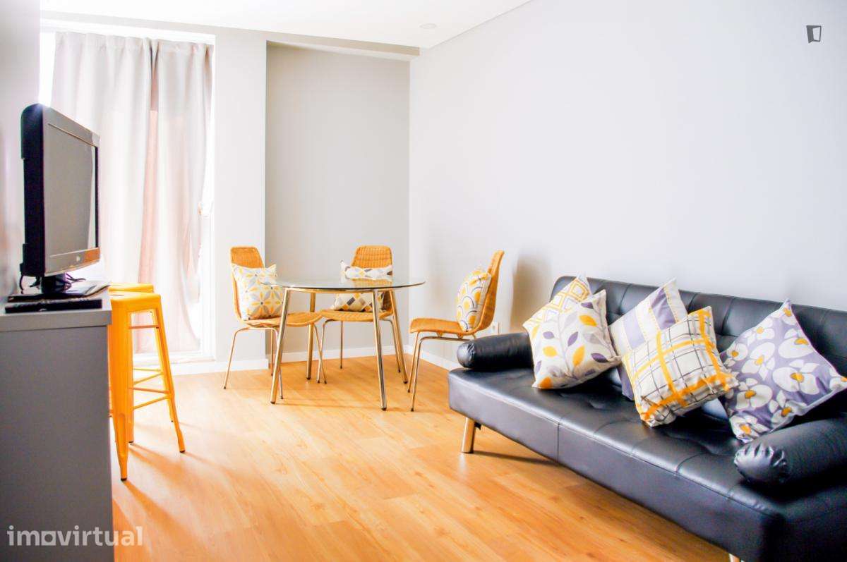 Apartamento com 1 quartos - localizado em Paranhos Porto - Grande imagem: 3/35