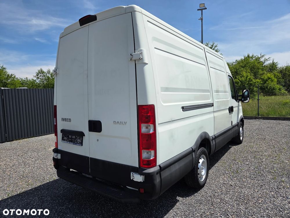 Iveco Daily 35S13 / 2.3 130KM / Furgon / Średniak / Klima / - 4