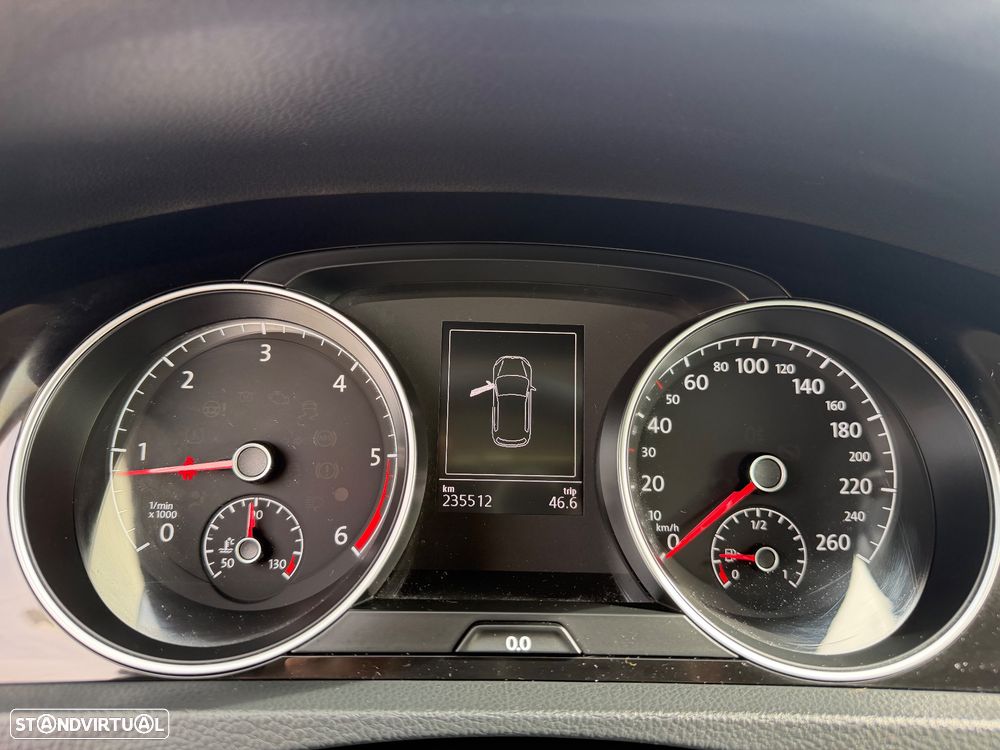 VW Golf 1.6 TDi Highline - 12