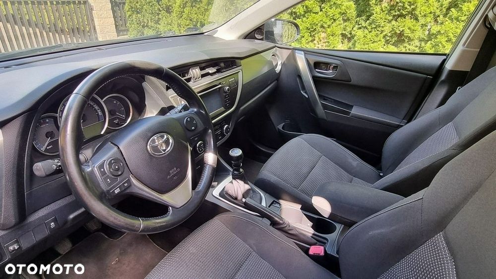 Toyota Auris - 11