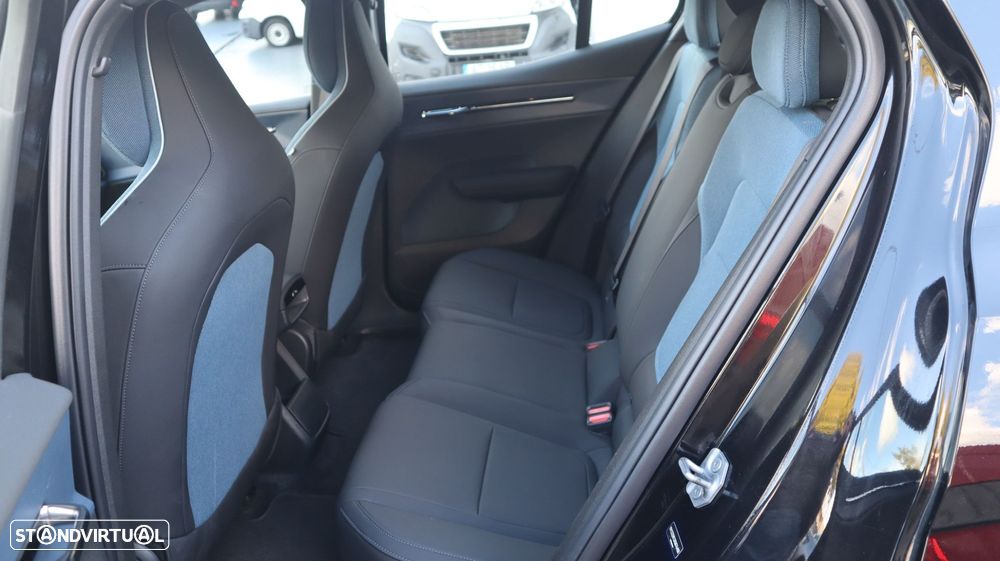 Volvo EX30 51 kWh Single Motor Black Edition - 7