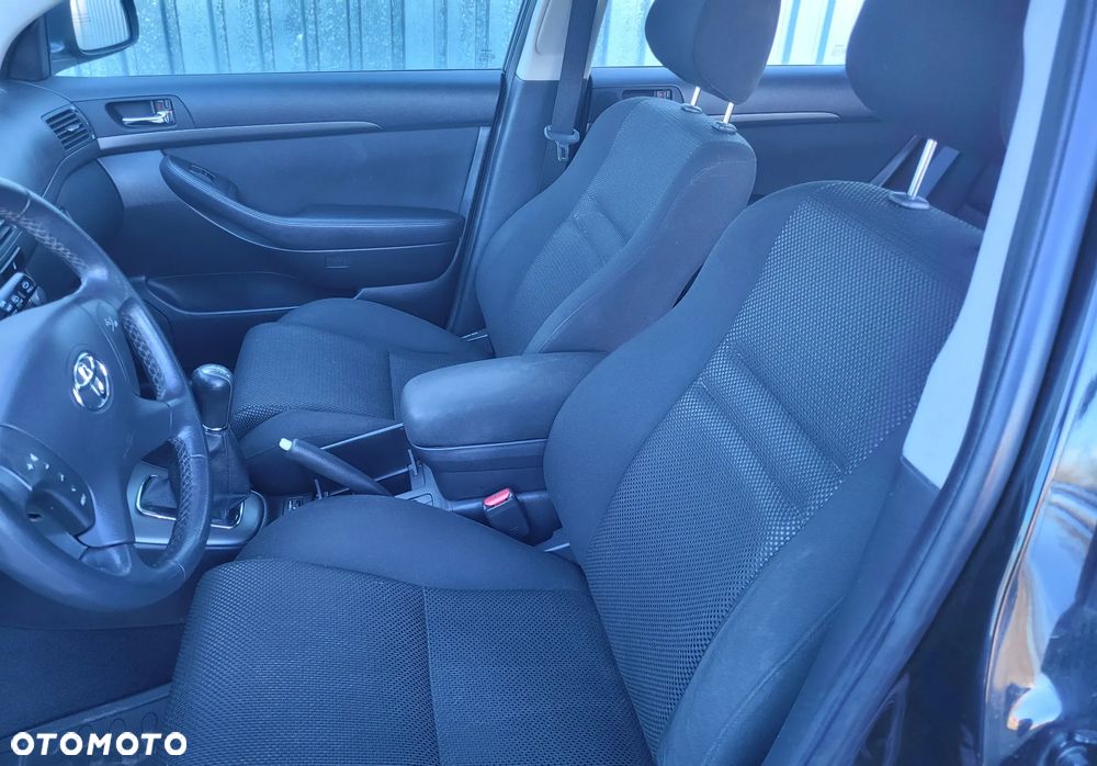 Toyota Avensis - 9