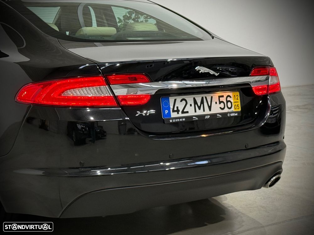 Jaguar XF 2.2 D Premium Luxury - 46