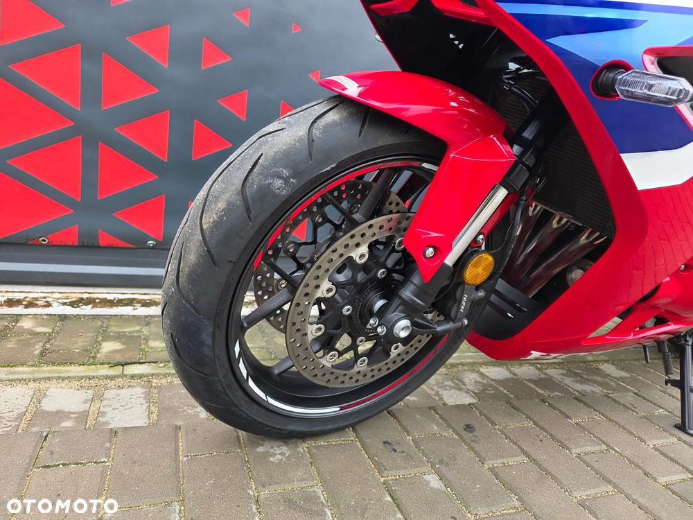 Honda CBR - 13