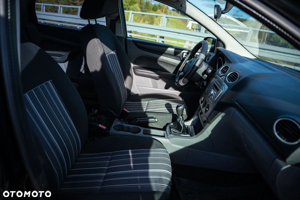 Ford Focus 1.6 Ambiente EU5 - 9