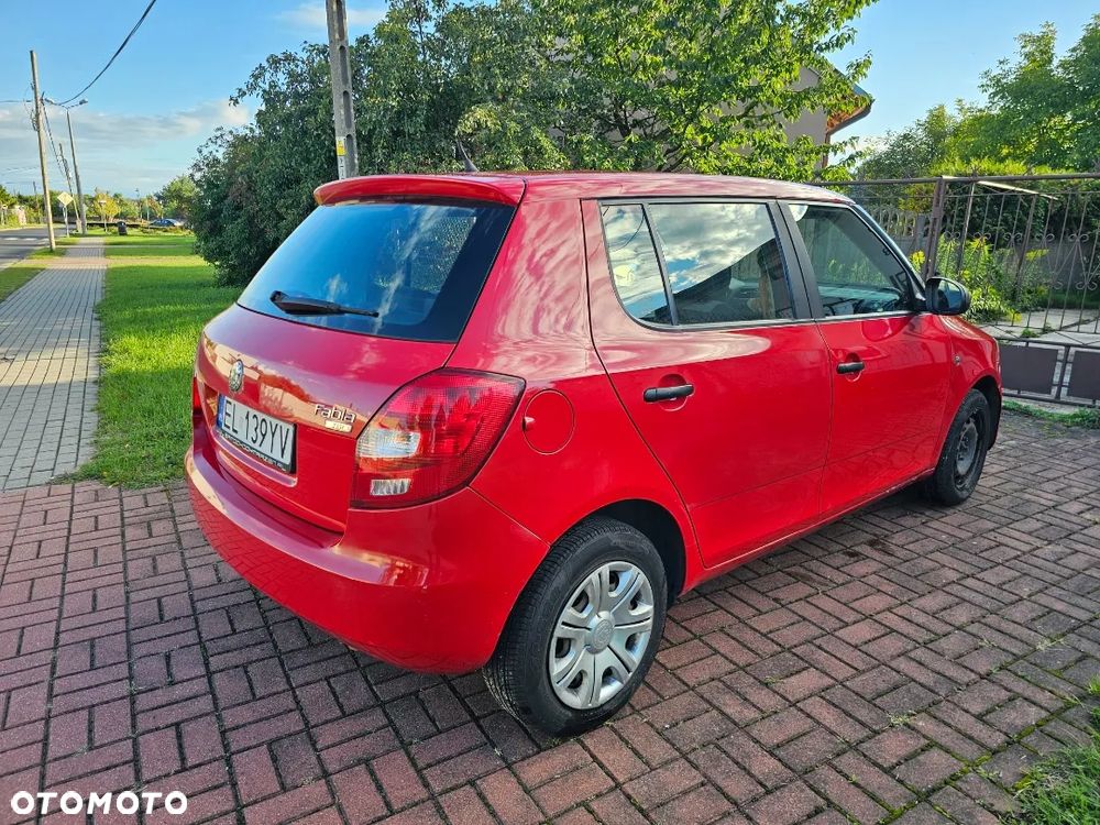 Skoda Fabia 2010 photo 3
