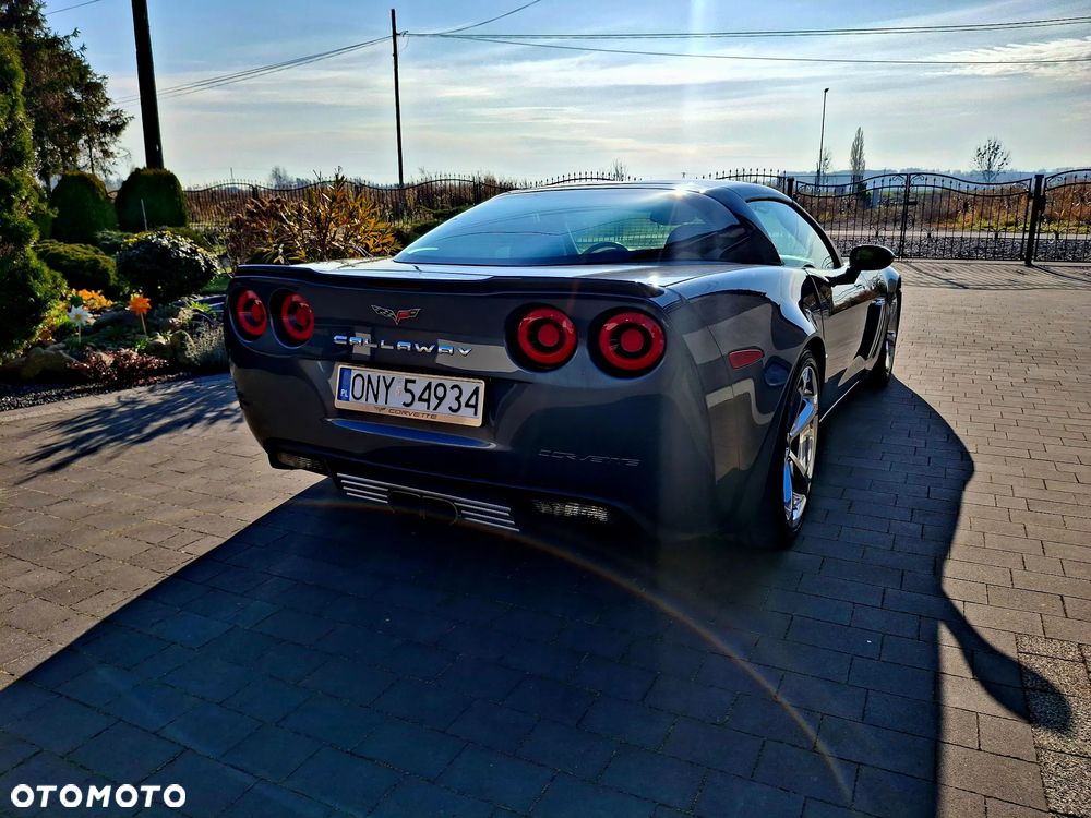 Chevrolet Corvette - 4