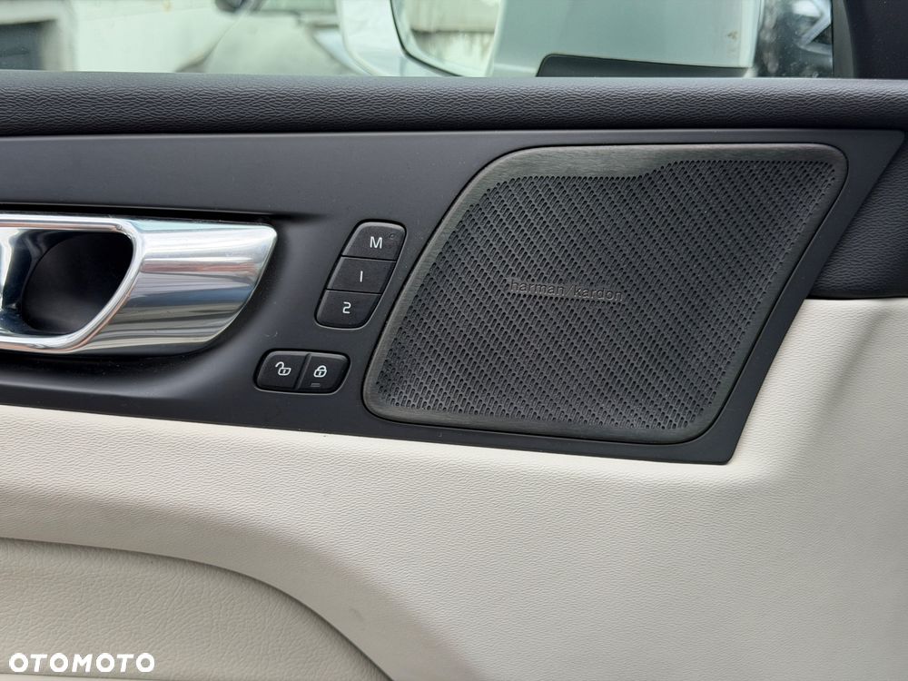 Volvo XC 60 T6 Plug-In Hybrid AWD Inscription - 8