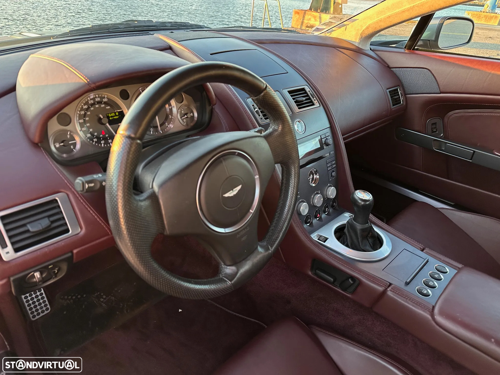Aston Martin Vantage Coupe V8 - 18