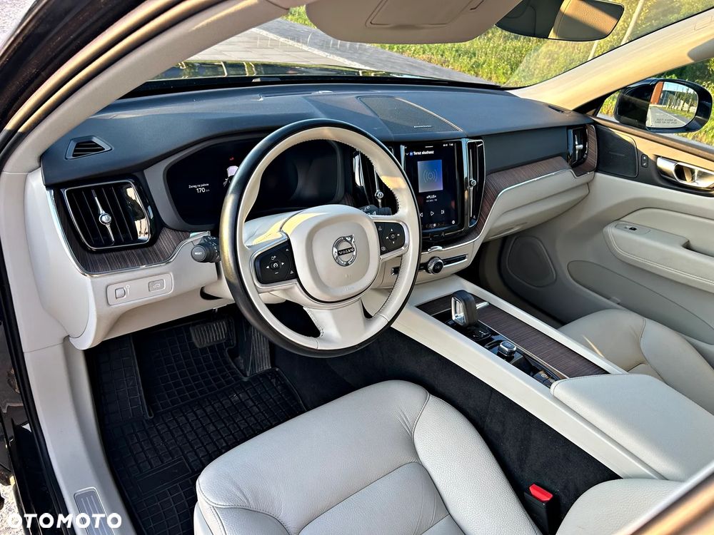 Volvo XC 60 B5 B AWD Plus Bright - 12