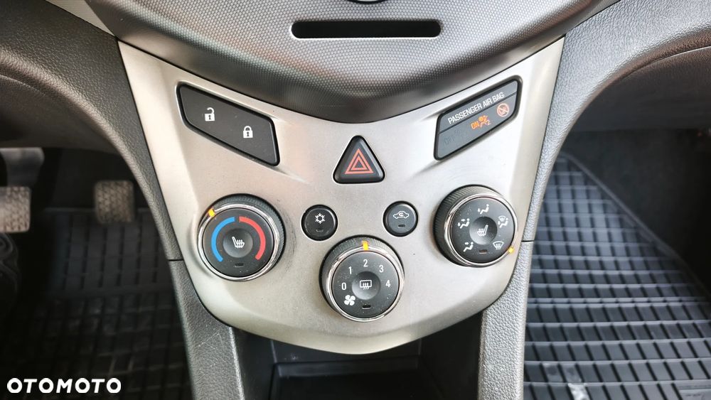 Chevrolet Aveo 1.6 LTZ - 24