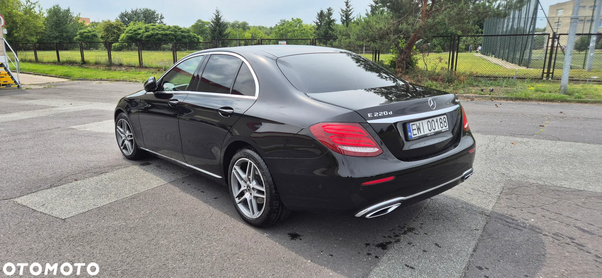 Mercedes-Benz Klasa E 220 d 4-Matic 9G-TRONIC - 29