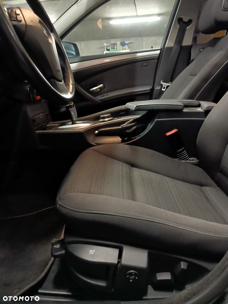 BMW Seria 5 525d Touring - 17