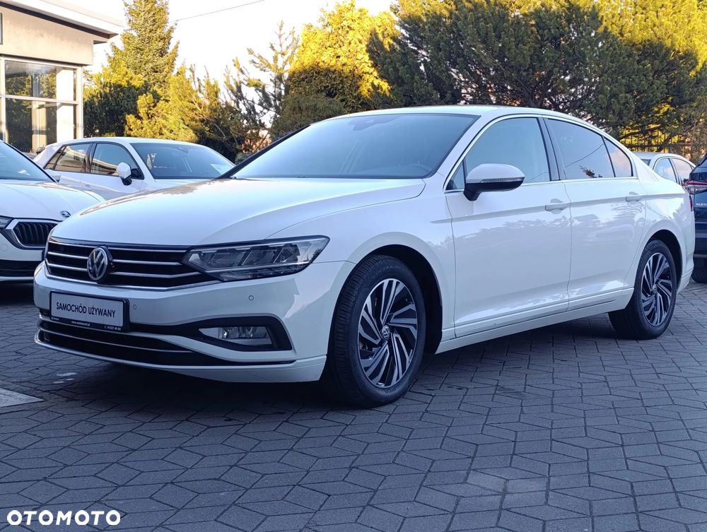 Volkswagen Passat - 1