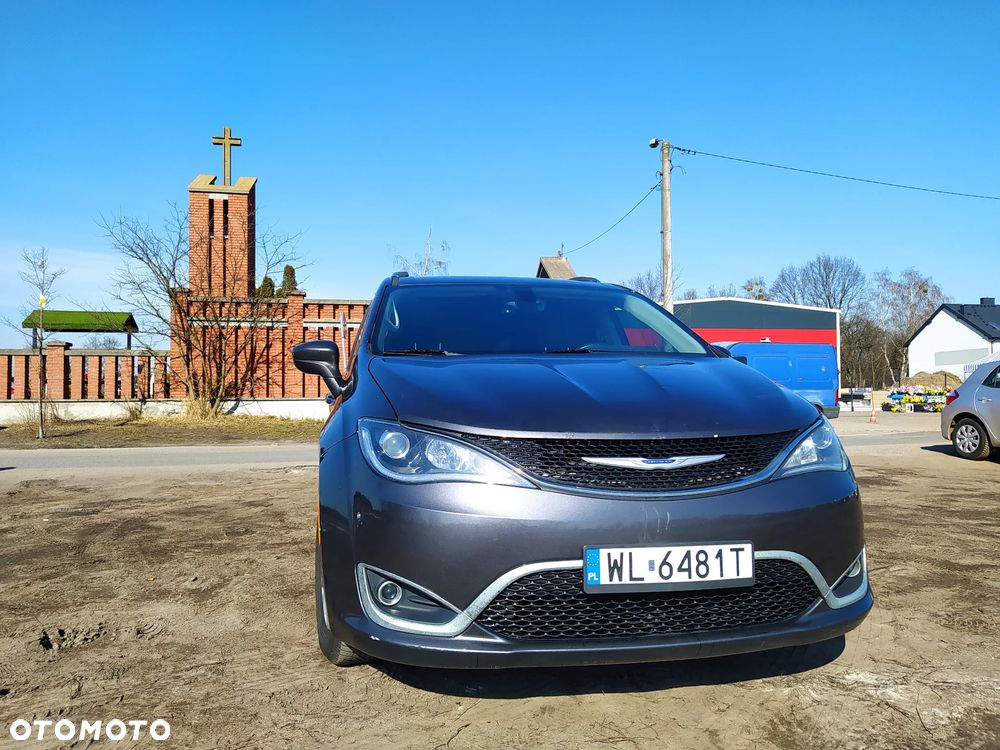 Chrysler Pacifica - 3