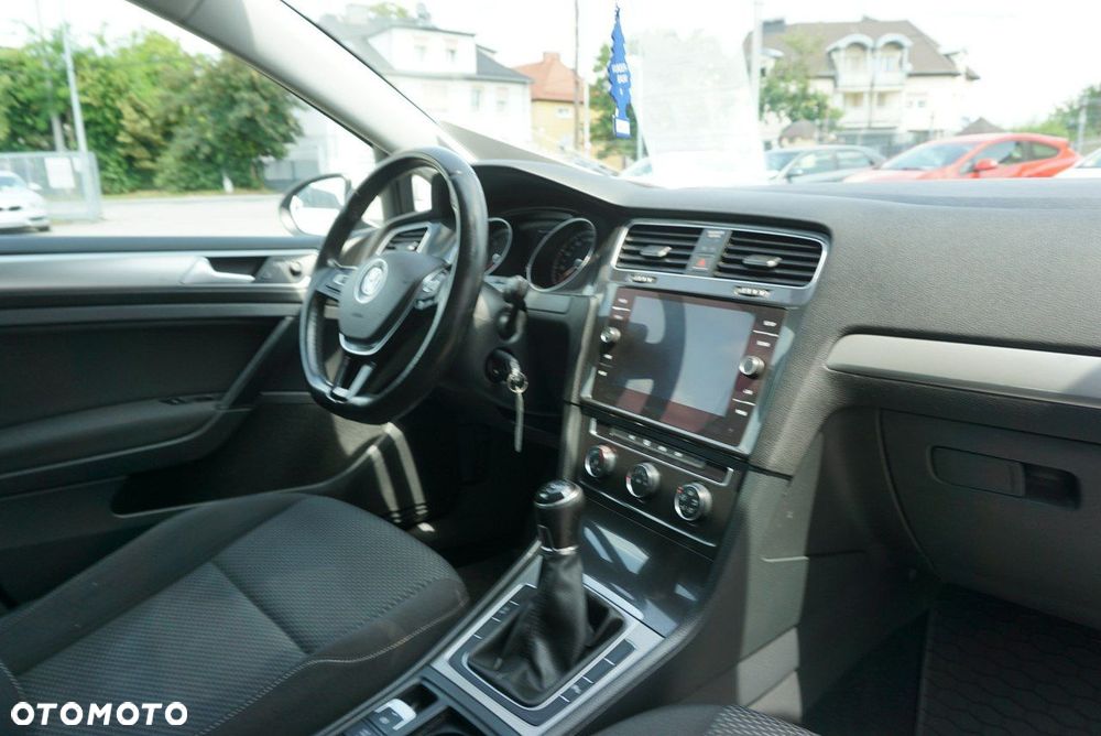 Volkswagen Golf - 21