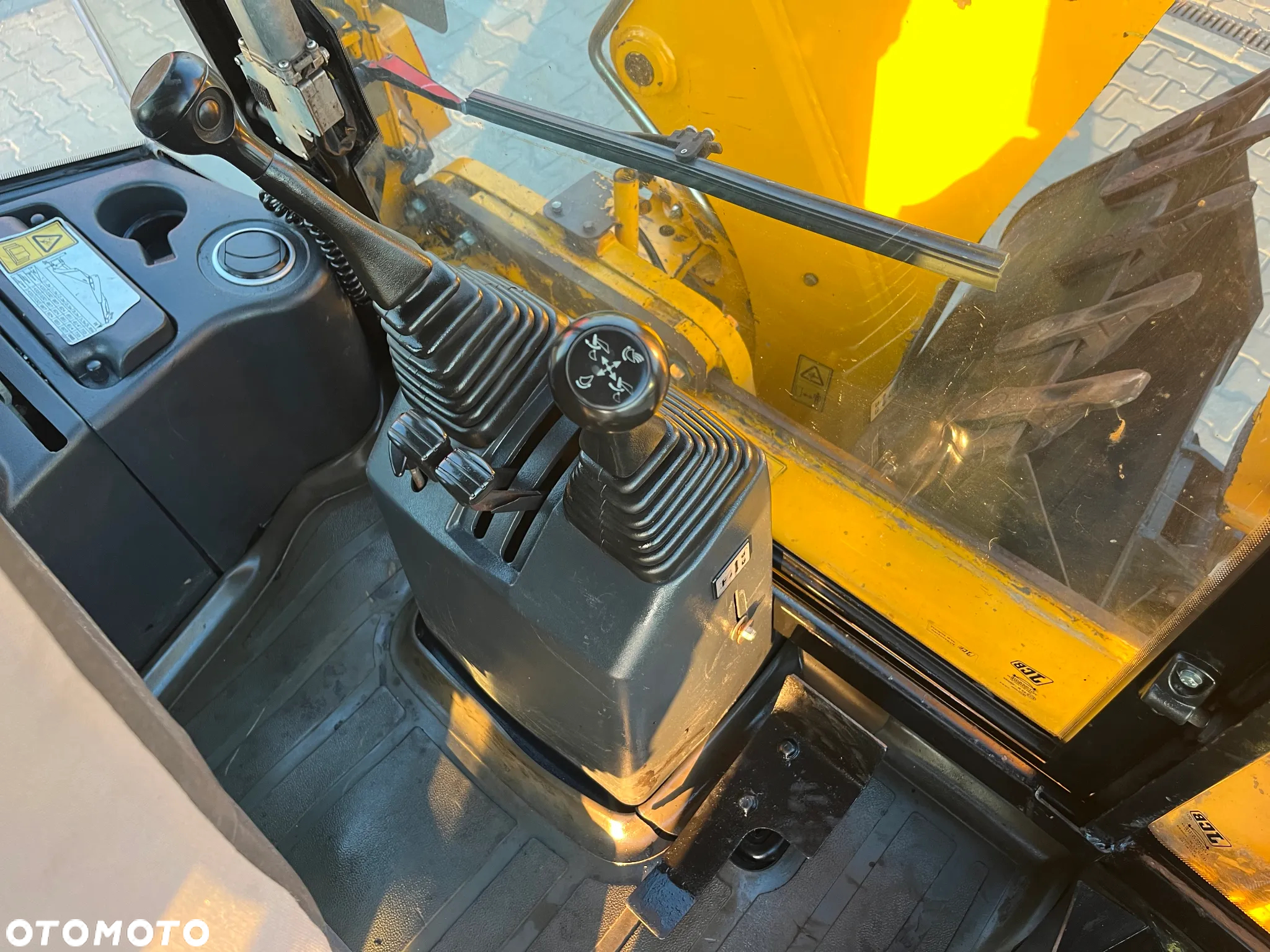 JCB 2CX - 32