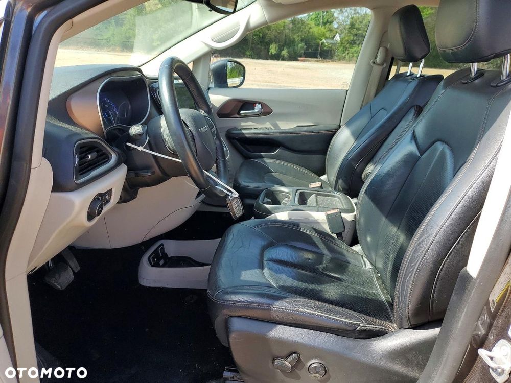 Chrysler Pacifica - 7