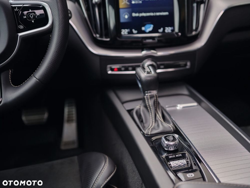 Volvo XC 60 D4 AWD R-Design - 21
