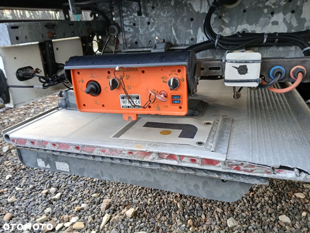 Schmitz Cargobull Izoterma / BOX / Kurierka / Roleta / Bezwypadkowa / Nowe opony - 4