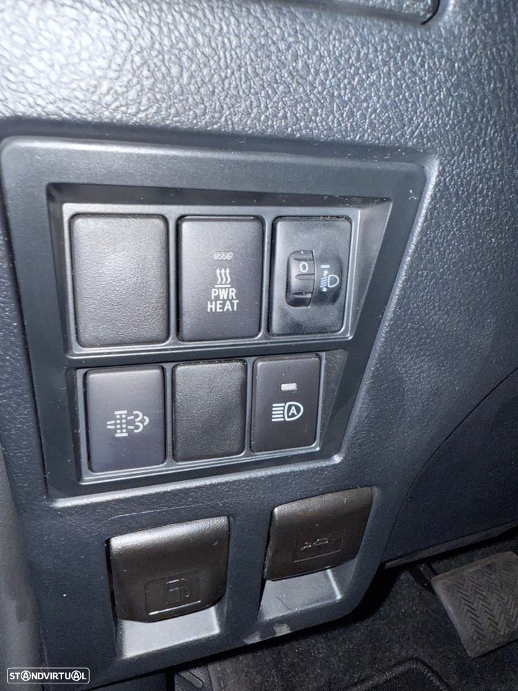 Toyota Hilux 2.8 D-4D 4WD GR Sport - 8