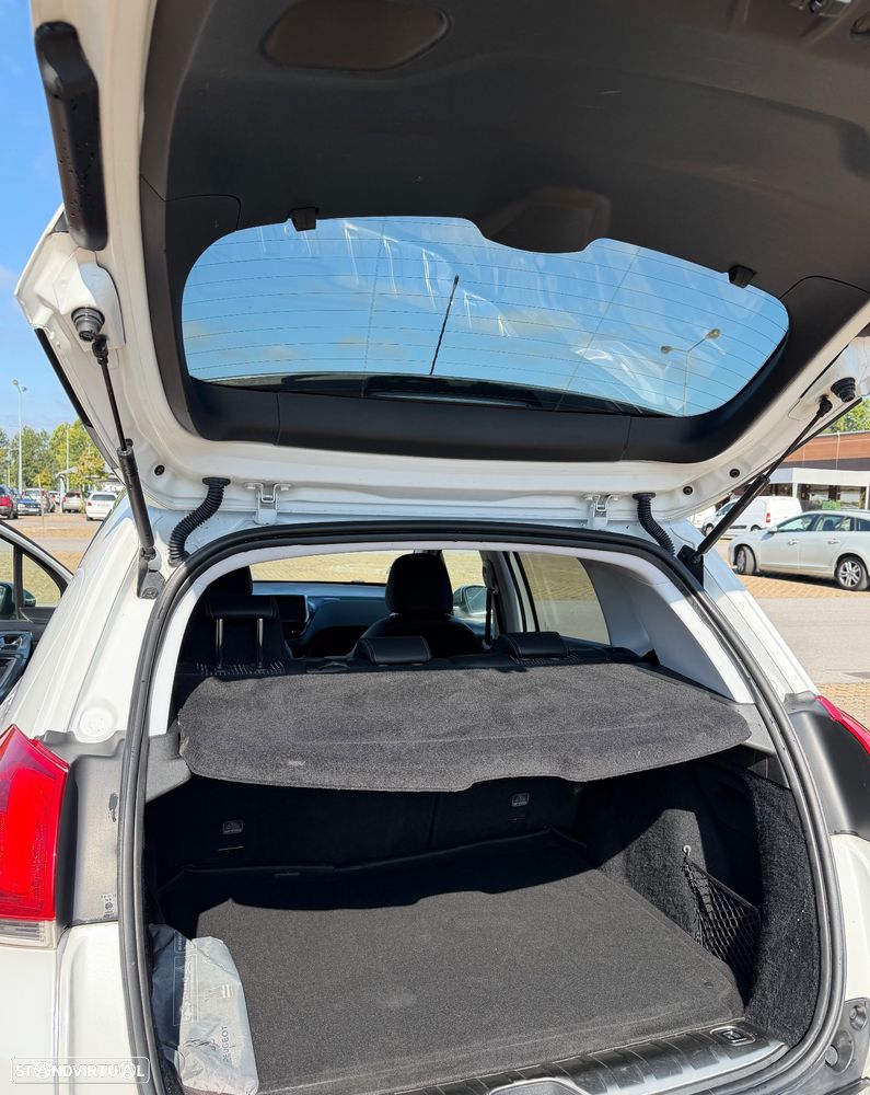 Peugeot 2008 1.2 PureTech Allure - 12