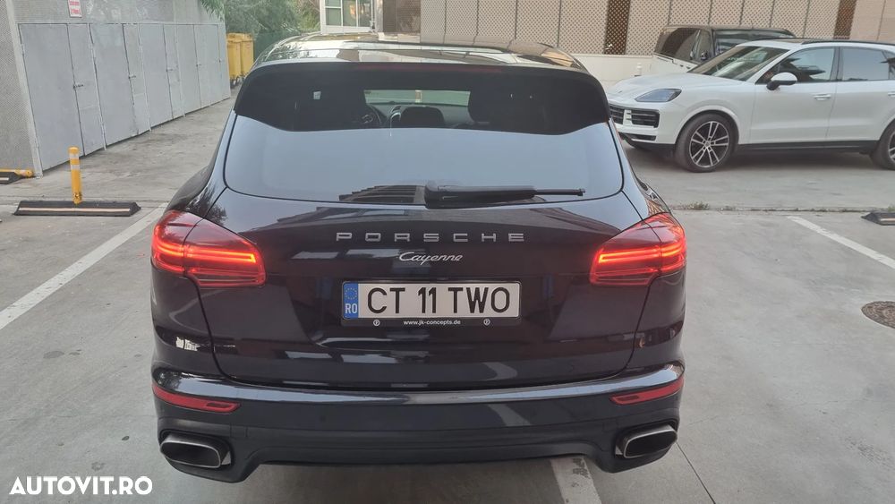 Porsche Cayenne 3.0 L - 7