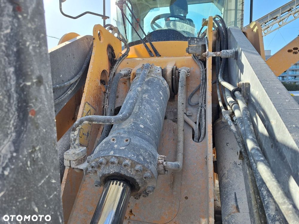 Volvo L 120 H 4X4 - 30