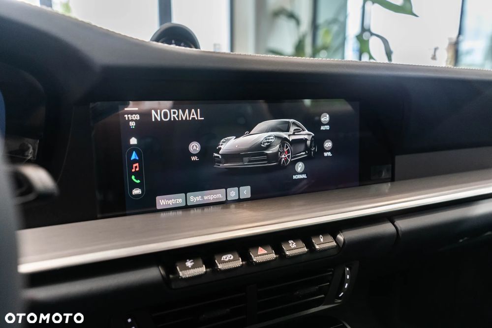 Porsche 911 Carrera 4S - 24