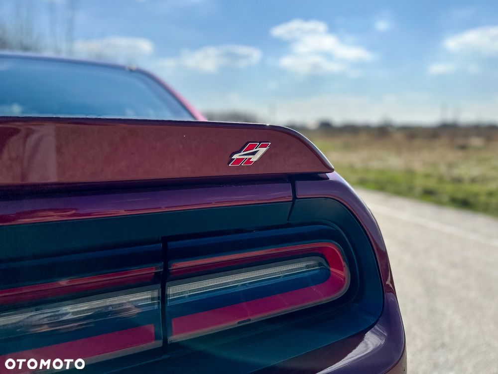 Dodge Challenger - 17