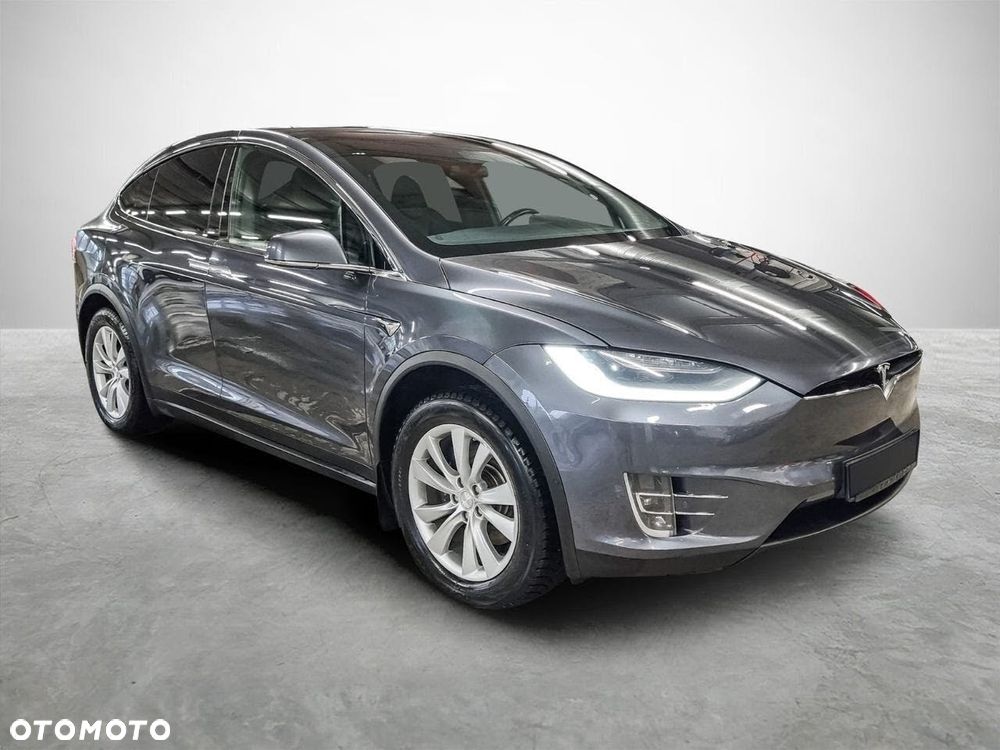 Tesla Model X - 7