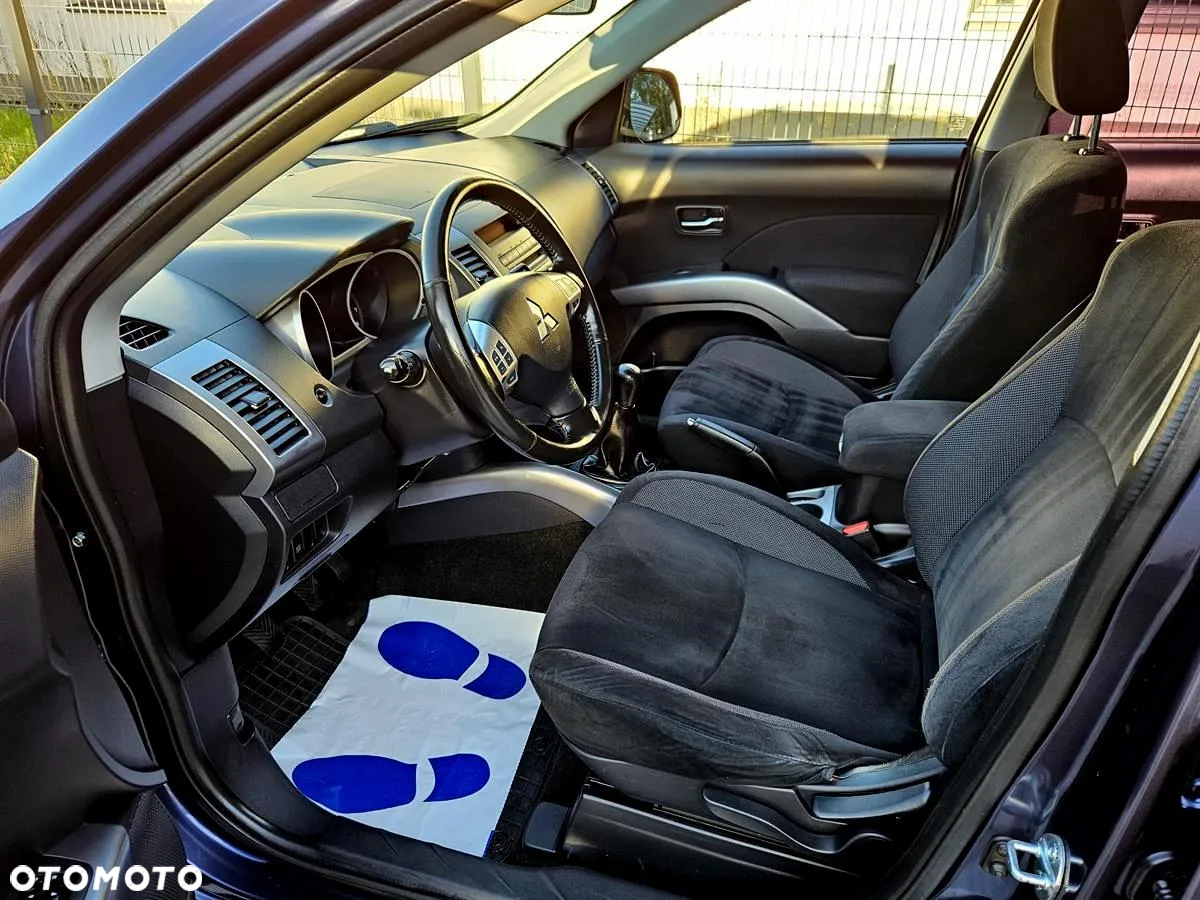 Mitsubishi Outlander 2.4 4WD Inform - 21