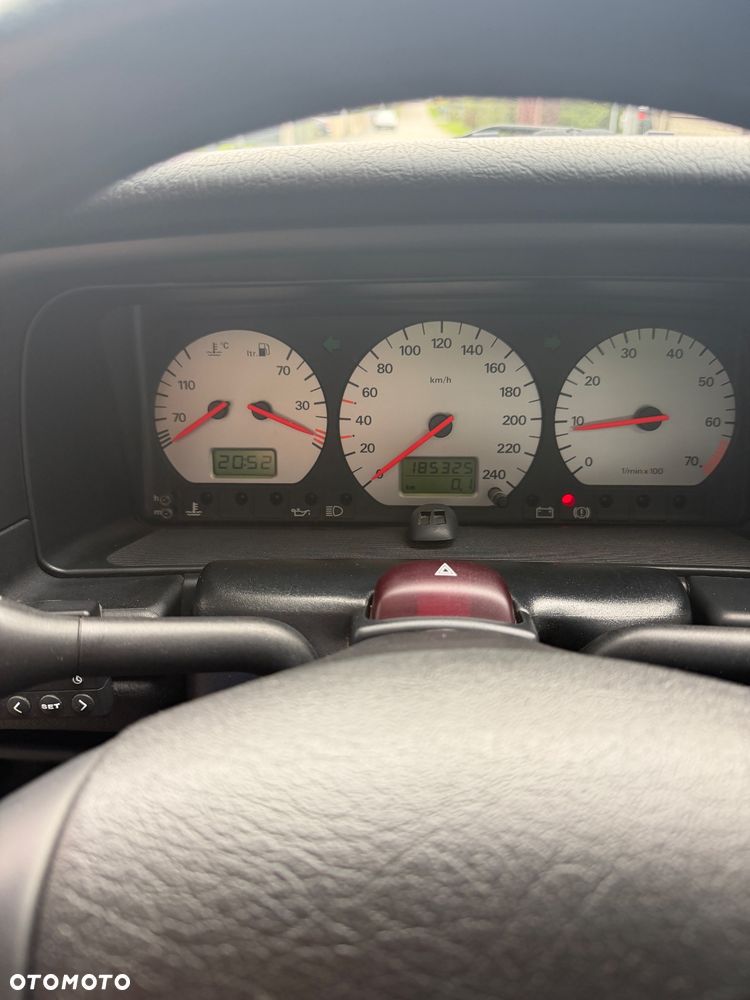 Volkswagen Passat - 16