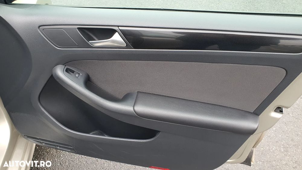 Volkswagen Jetta 1.6 TDI CR DPF Comfortline - 16