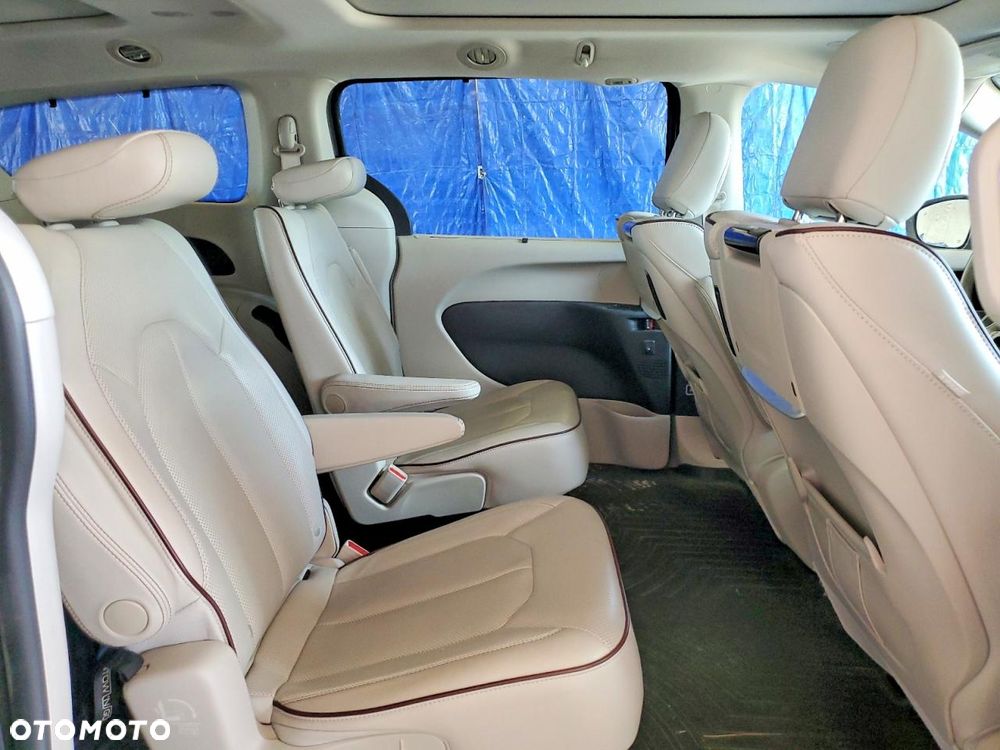 Chrysler Pacifica - 10