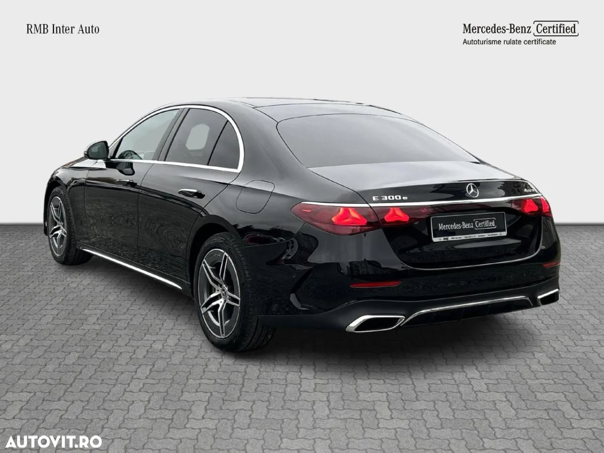 Mercedes-Benz E 300e 4Matic 9G-TRONIC - 4