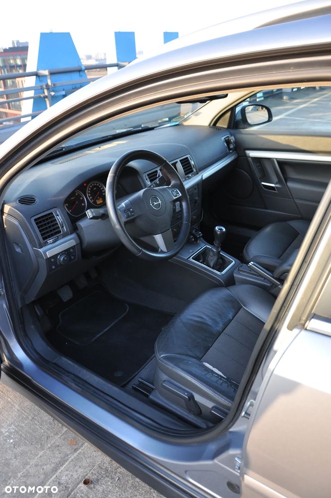 Opel Vectra 1.9 CDTI DPF Cosmo - 12