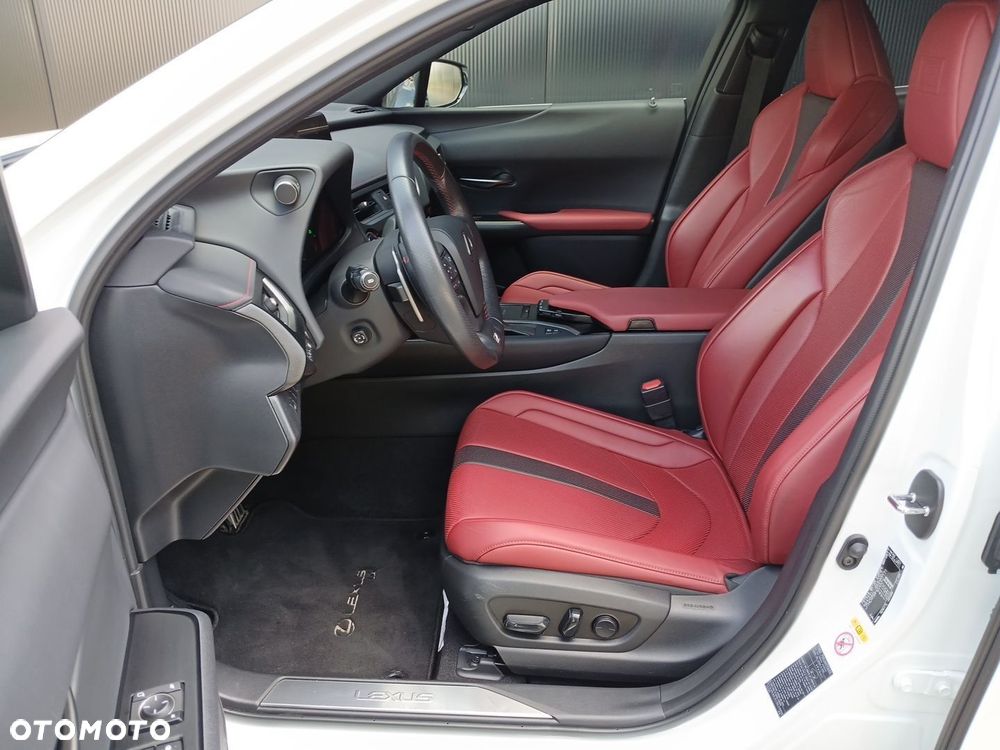 Lexus UX - 12