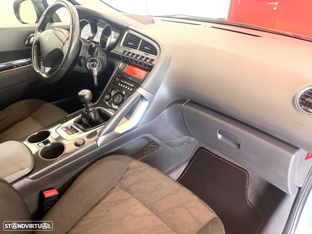 Peugeot 3008 1.6 HDi Executive - 14