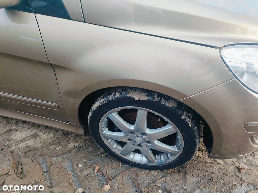 MERCEDES B-klasa W245 791 Błotnik prawy przód przedni - 4