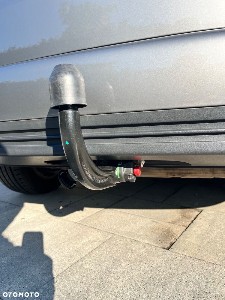 Volkswagen Touran - 12