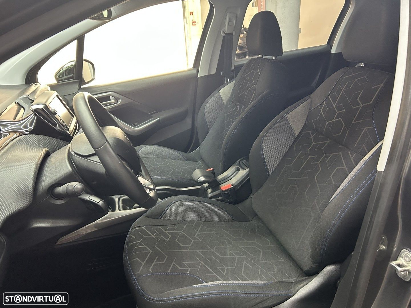 Peugeot 2008 1.2 PureTech Style - 12